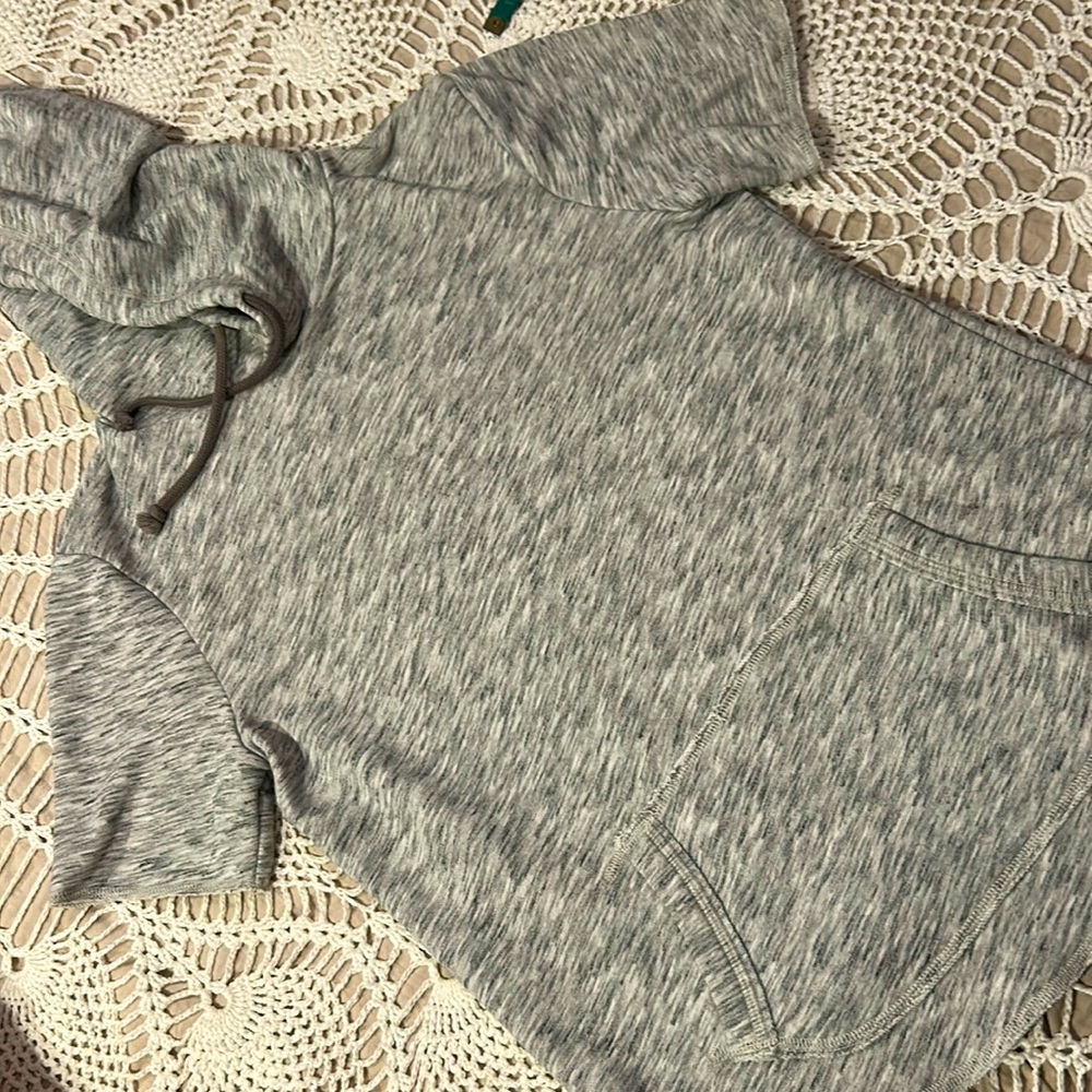 Hollister Short sleeve hoodie. Size small